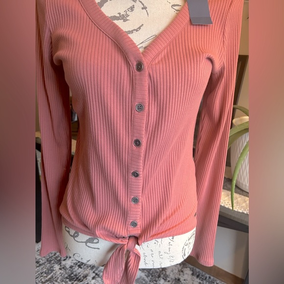 Hollister Top - NWT - Picture 7 of 8